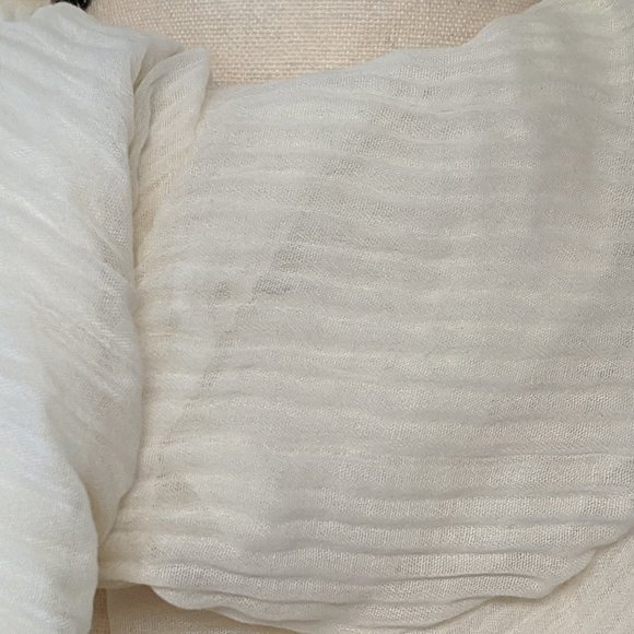 COLLECTION XIIX WHITE CREAM SOFT PLEAT Wrap/Scarf - Picture 3 of 8